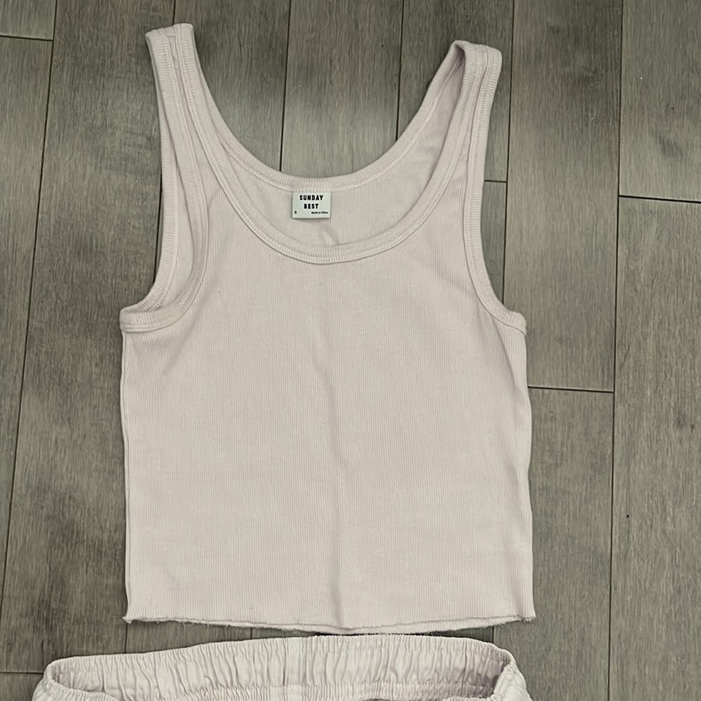 NWOT Aritzia TNA top. Just selling top - Picture 4 of 5